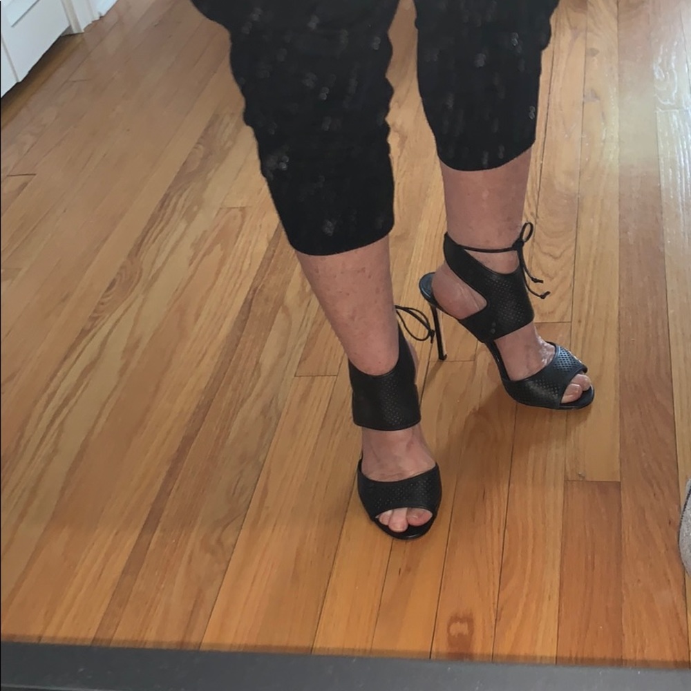 Por la Victoire black heels